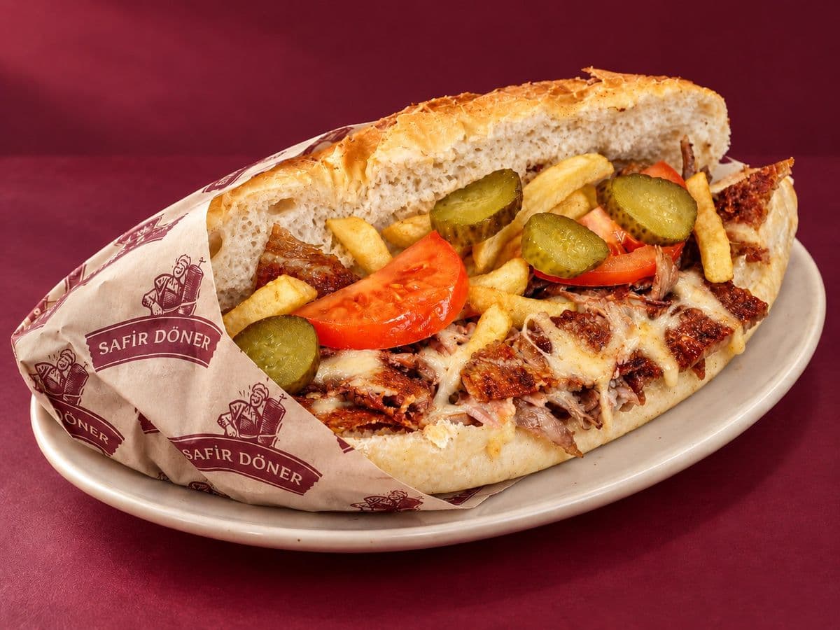 Kaşarlı Ekmek Arası Et Döner