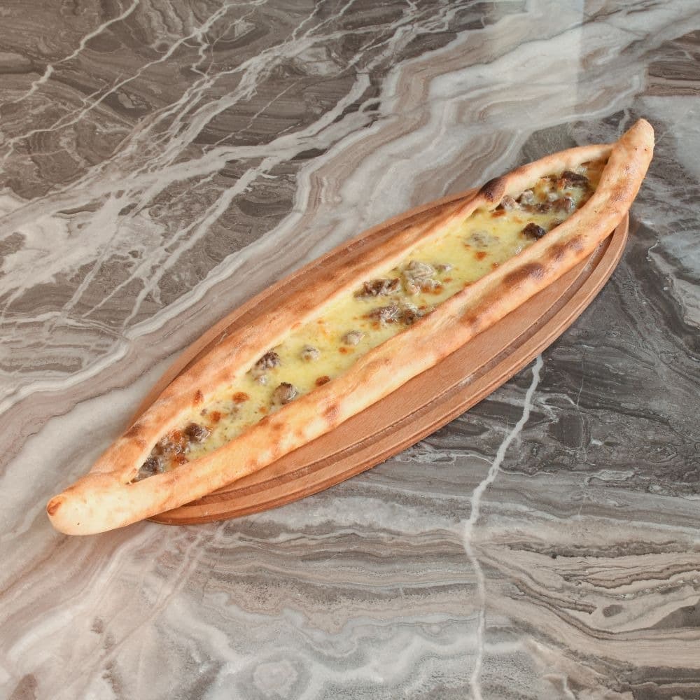 Kavurmalı Kaşarlı Pide